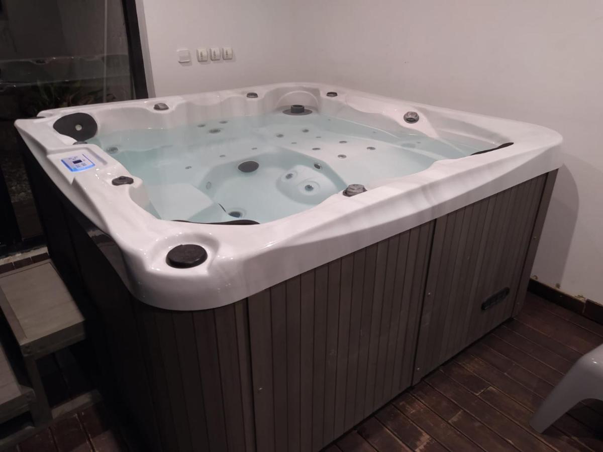 Villa Casa Ceca De La Playa Y Barcelona, Con Piscina Climatizada Y Jacuzzi à Vallromanes Extérieur photo